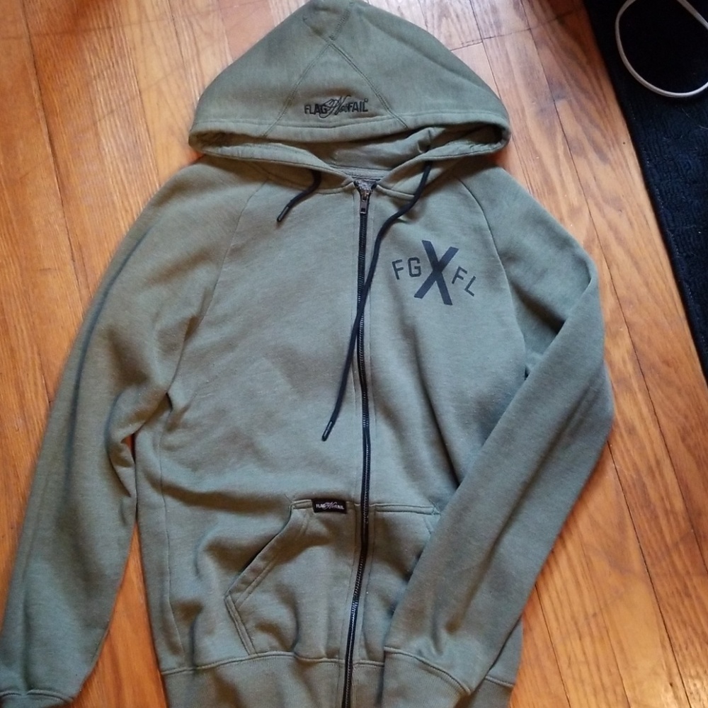 Flag nor fail zip up